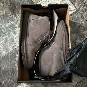 Uggs neumel mens size 9